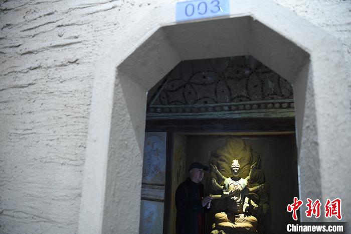 甘肃高校教师“复原”敦煌莫高窟特窟丢失“佛头”