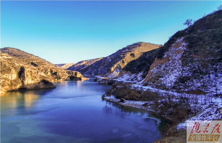 马莲河纪行层叠山峦中的蓝宝石