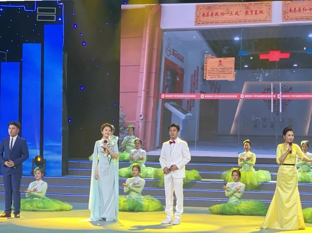 凡人歌歌曲现场版 f6a600ae9fdfdd0_w993_h741.jpg