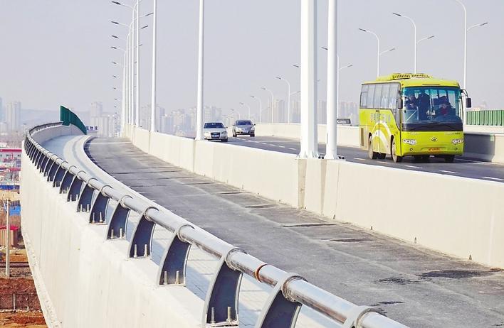 喜讯!塔山南路跨蓝烟铁路立交桥正式通车