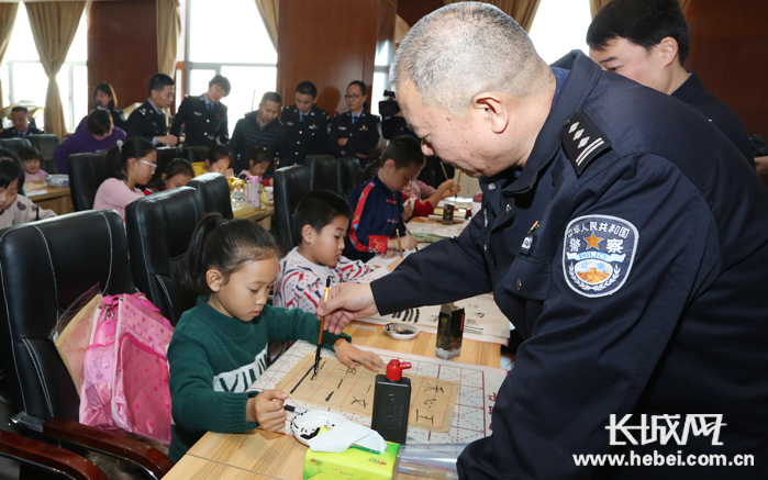 唐山市公安局举行警营开放暨民警子女书法班开班活动 河北频道 凤凰网