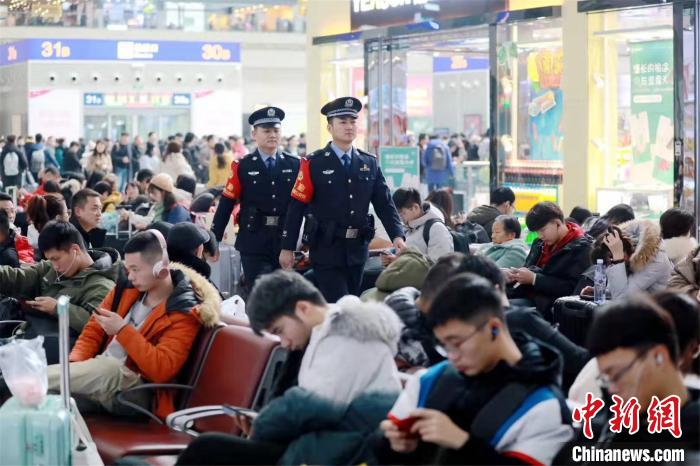 郑州铁路警方发春运返乡提示：守住财、不贪财