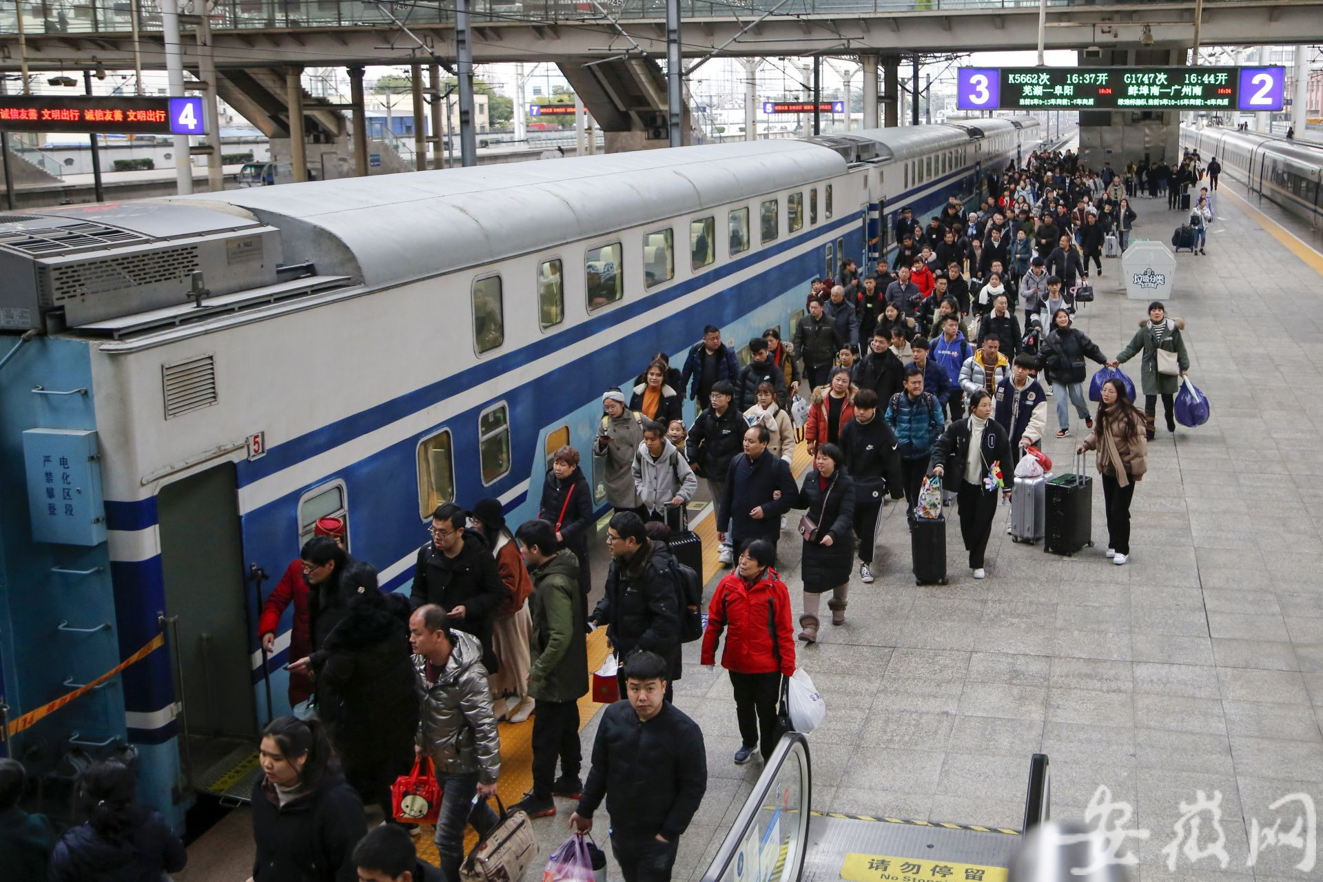 安徽首趟春运临客列车加开图