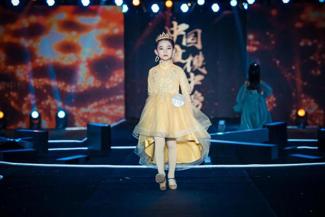 2020中国童模榜中榜年度时尚盛典全球总决赛网络人气冠军张晓滢