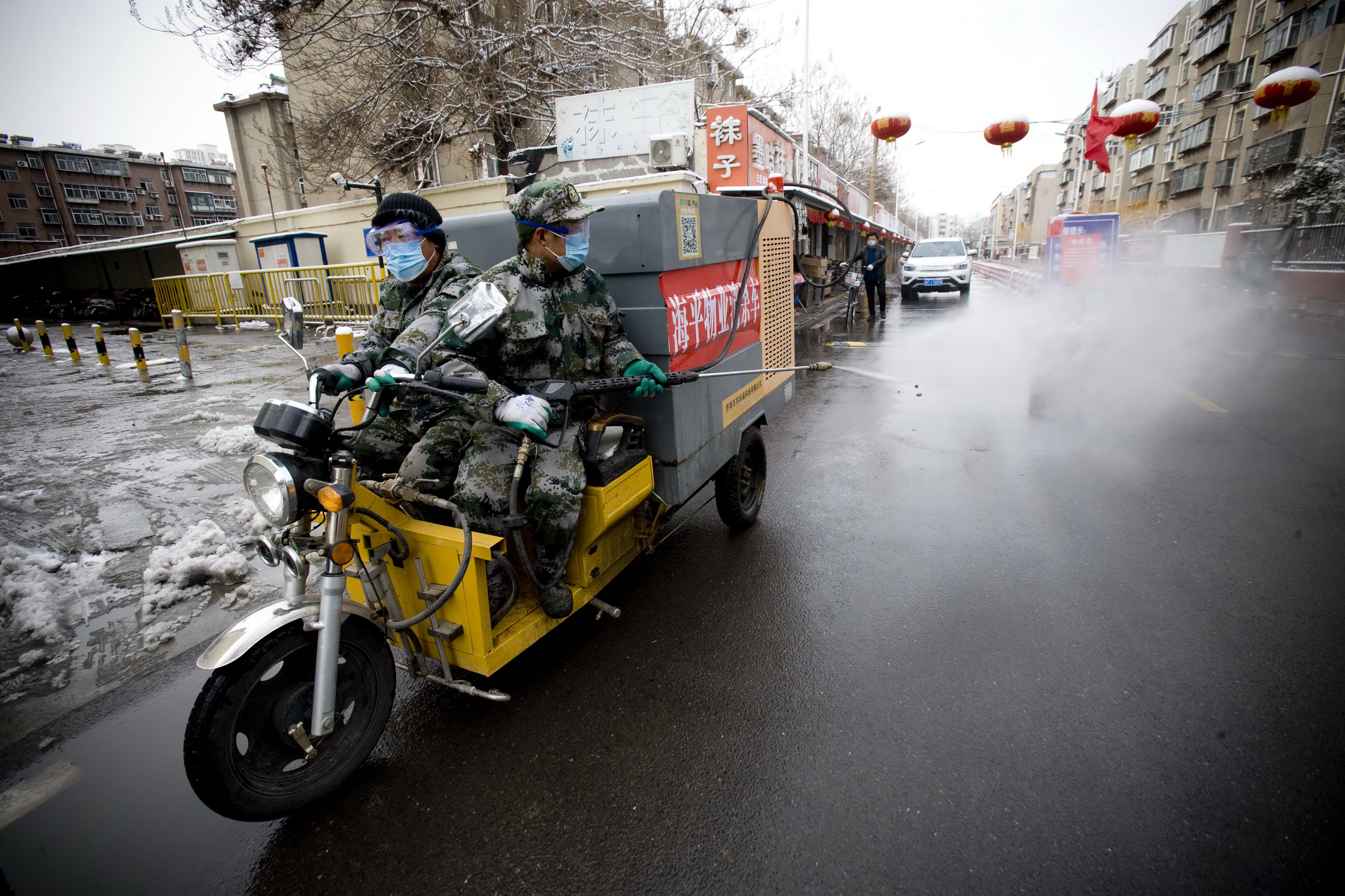 体验劝返点上的冷与暖雪后值班斗严寒全民参与战疫情