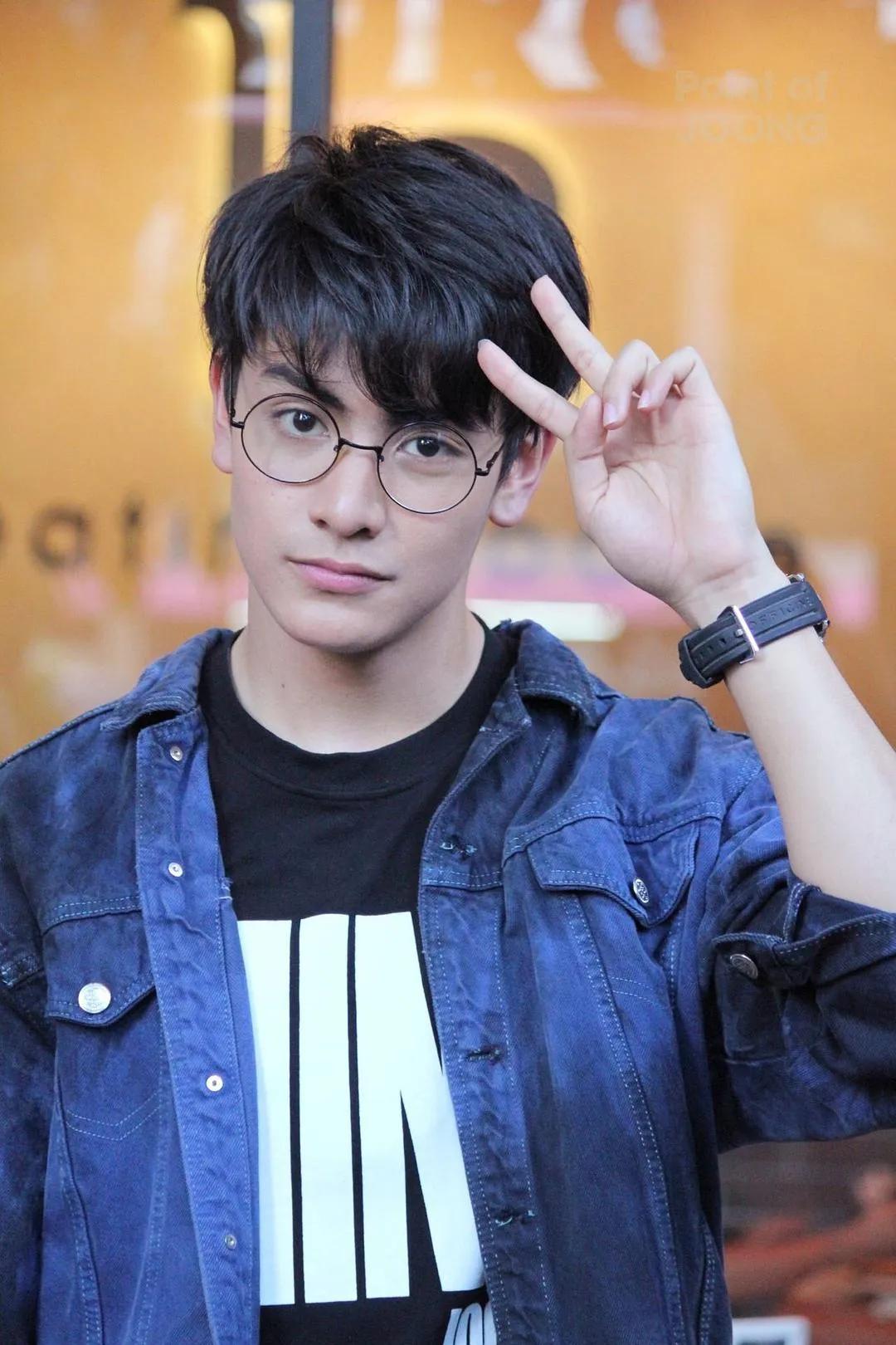 19岁小鲜肉帅遍亚洲泰国斯坦福宝藏boy终于藏不住了