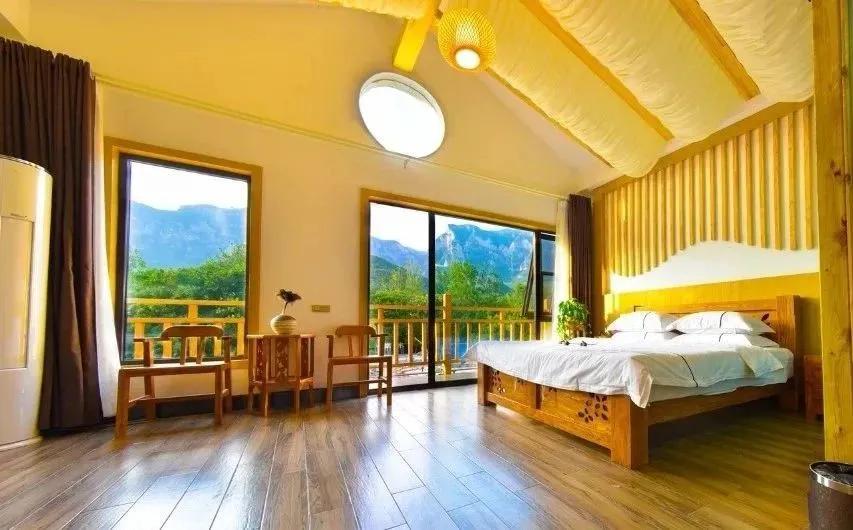 免费服务区住宿 411de9cdc5f2571_w853_h530.jpg