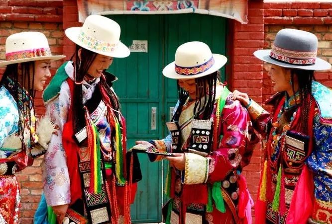 美!藏族传统风格和地方特色兼具的天祝藏族服饰