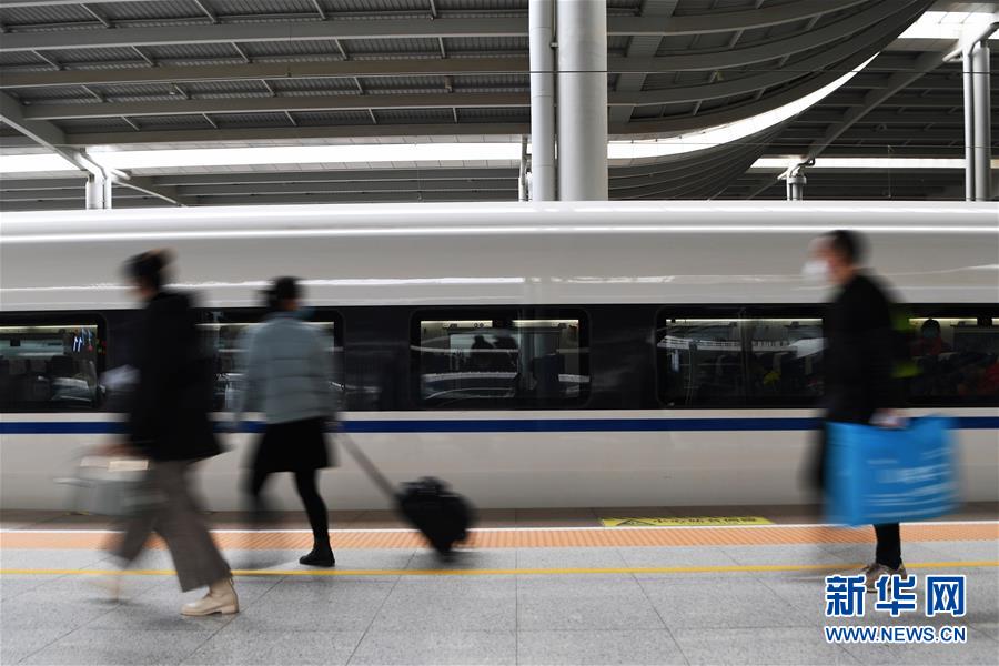 （社会）（2）中国铁路兰州局集团多趟旅客列车恢复开行