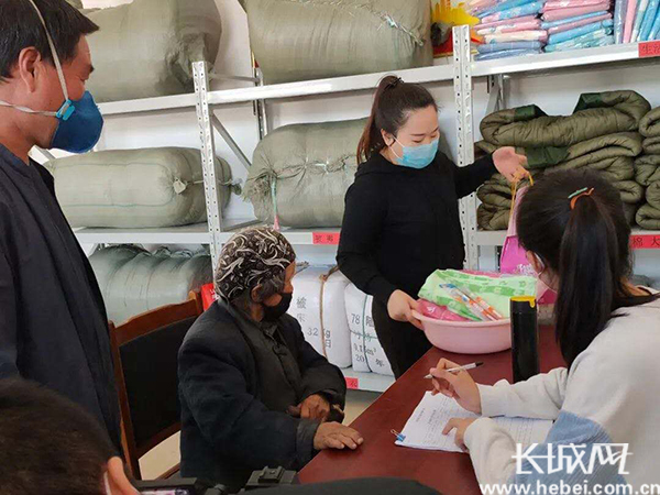 『愛心』青縣：愛心超市做“陣地” 脫貧攻堅(jiān)“細(xì)處見真招”