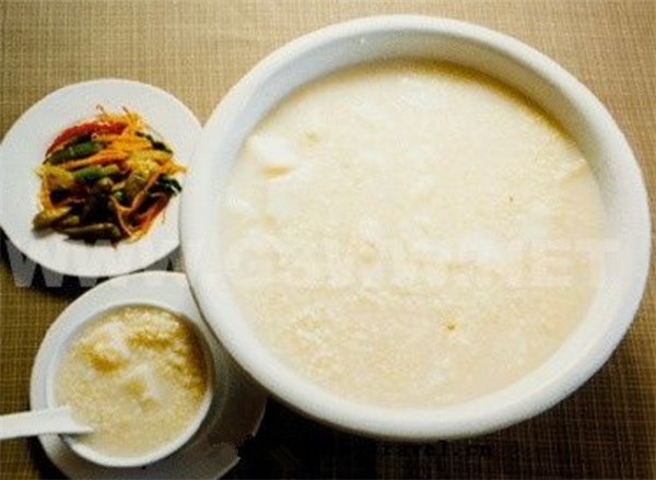 要吃凉州饭,山药米拌面。这是凉州人惯常说的一句话。