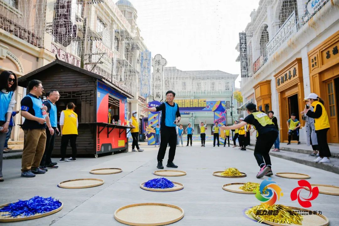 象山影视城,中国海影城,石浦渔港古城等景区,并体验了出海捕鱼,入住沙