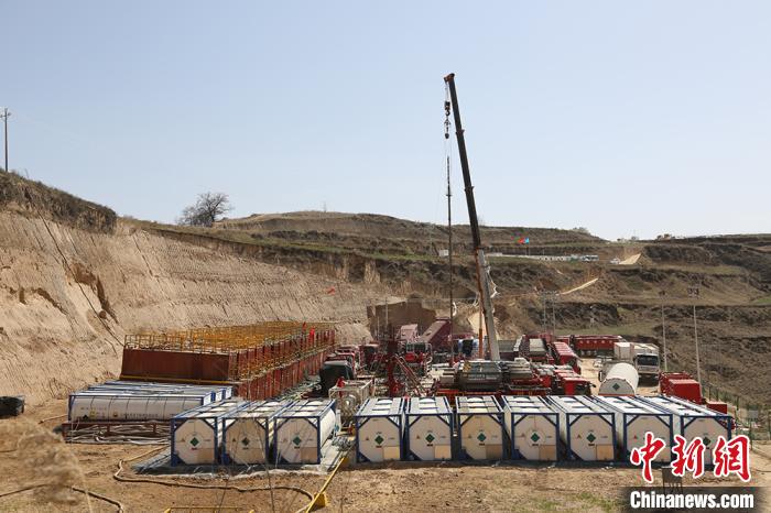 “无水压裂”成功试验标志着这项技术在页岩油开发建设中取得新突破。　张占聪摄