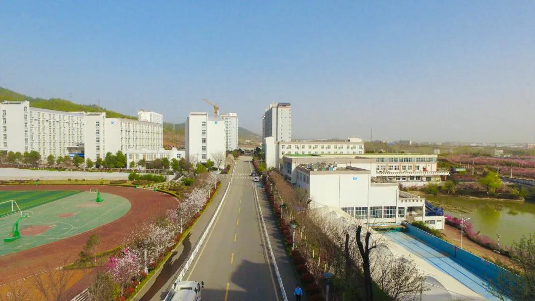 西峡新名片最美学院风景线颜值高魅力足