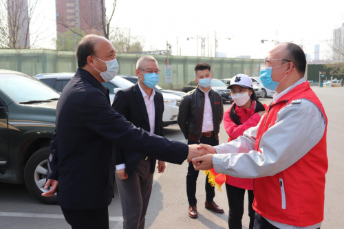 致敬!逆行的平凡英雄! 致敬!逆行的平凡英雄!