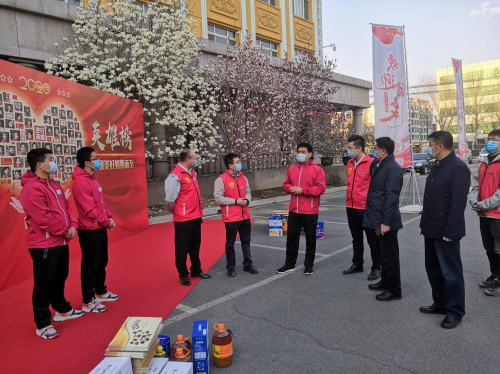 致敬!逆行的平凡英雄! 致敬!逆行的平凡英雄!