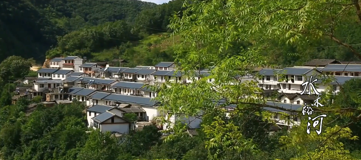 把裕河和康县的阳坝,陕西的青木川串联在一起,裕河融入了陇南和陕甘川