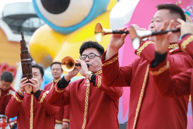 当天,来自瓦房店的复州鼓乐,复州双管,复州东北大鼓等极具代表性的