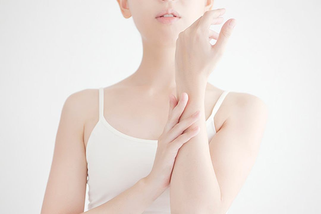 如何给人按摩手臂 09115cacc75847a_w1080_h720.jpg