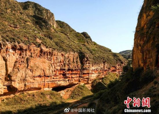 庆阳发现一处红崖特殊地貌好似大自然精心设计