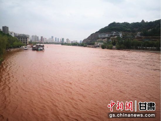 图为今年5月8日，黄河兰州段河水重现“本色”。史静静摄