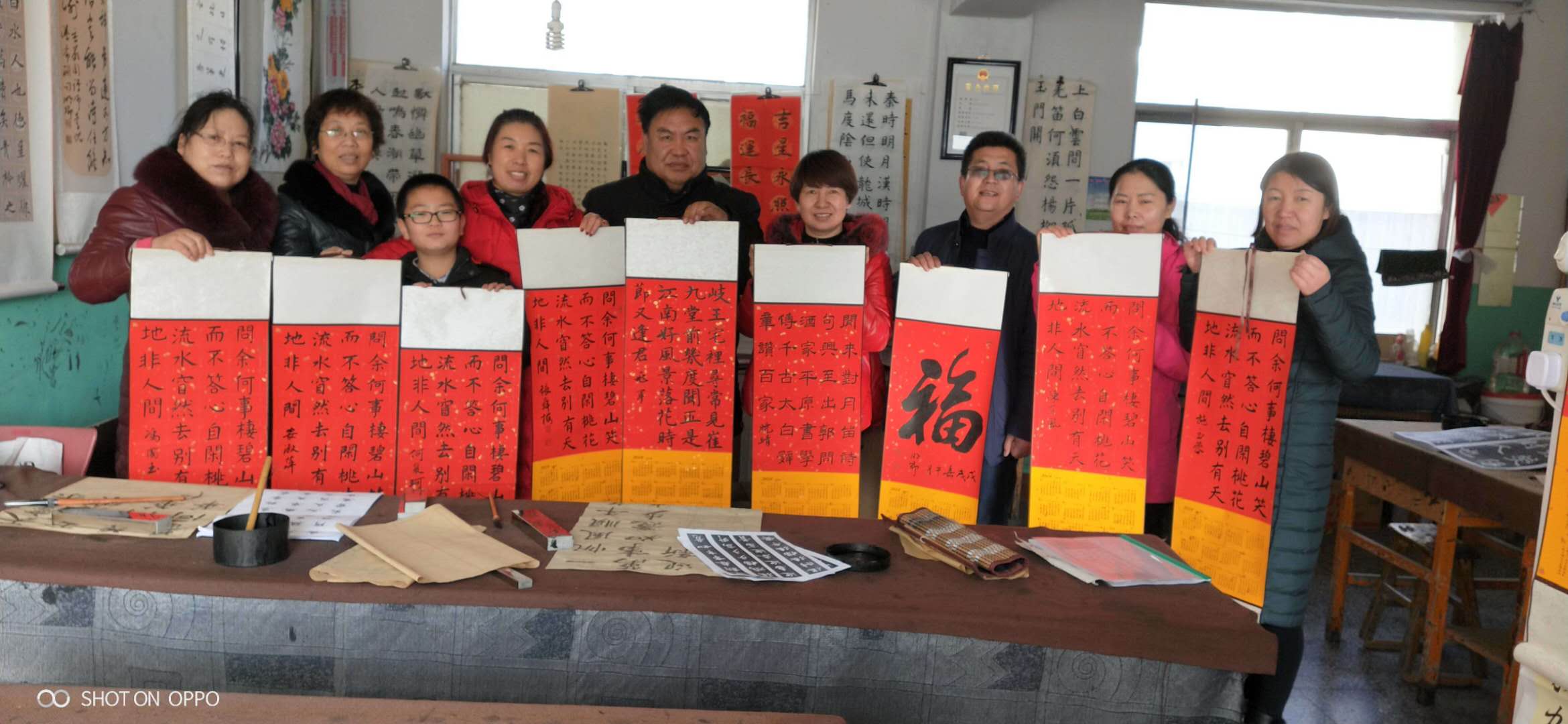 退休教师姜兆珠挥洒翰墨情怀感受书法魅力