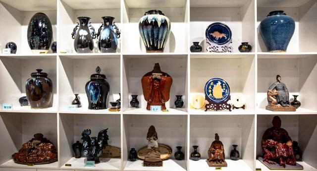 鲁山花瓷袁留福被评为河南省工艺美术大师