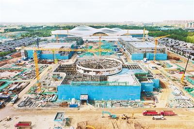 ▲今年以来，廊坊开发区以重点项目建设年活动为龙头，按下项目建设和投资“快进键”，全面推动经济高质量发展。这是“只有红楼梦”戏剧幻城项目建设现场。 河北日报通讯员田羽峰摄