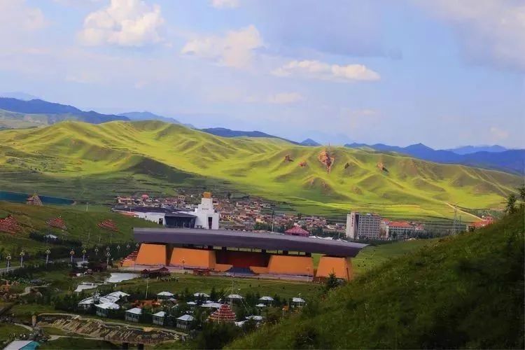 640-1_meitu_2.jpg 去草原何须走远!甘肃的这八个大草原任你策马驰骋!