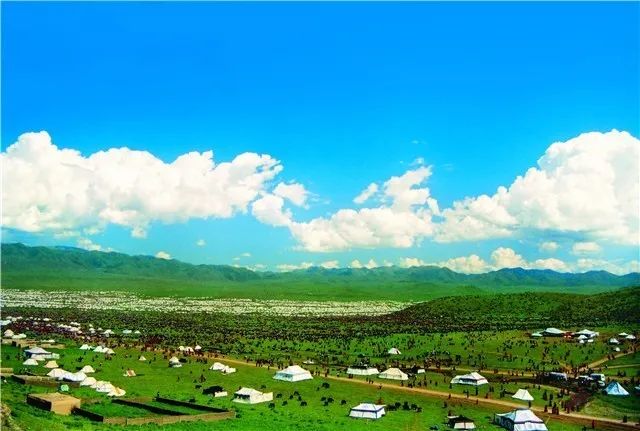 桑科草原.jpg 去草原何须走远!甘肃的这八个大草原任你策马驰骋!