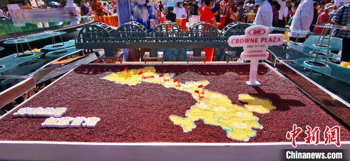 千年丝路寄乡愁！厨师用10万粒小米红豆拼出河西“粮仓”