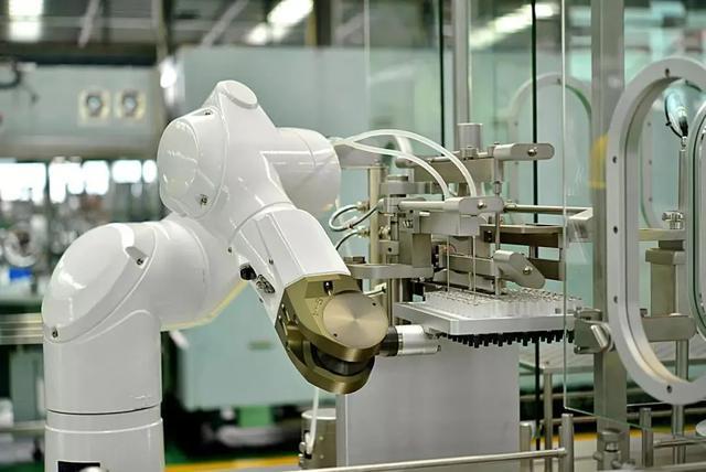 楚天科技实现机器人制造新模式，用工业机器人生产医药机器人。