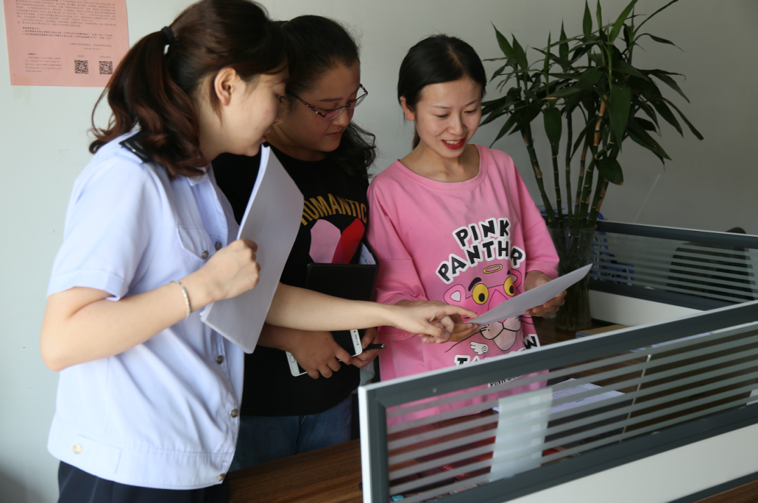 税务干部上门了解小微企业融资需求