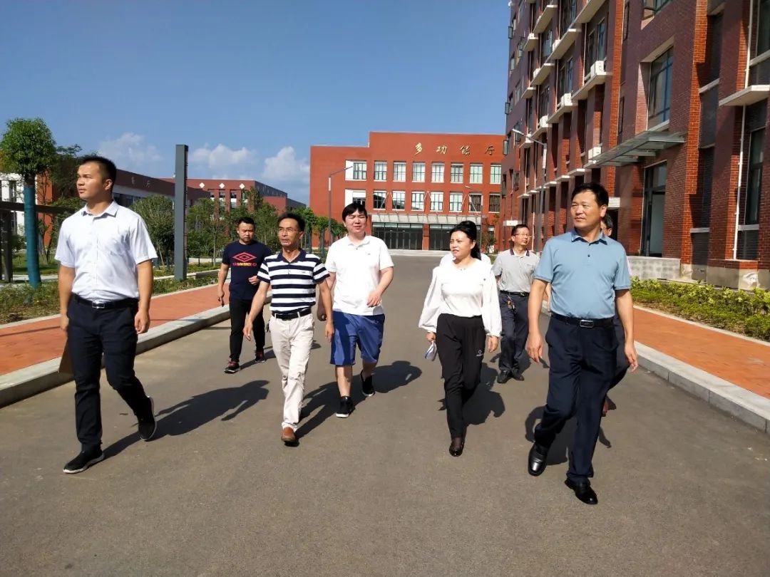 杨婷到光山县中等职业学校视察工作
