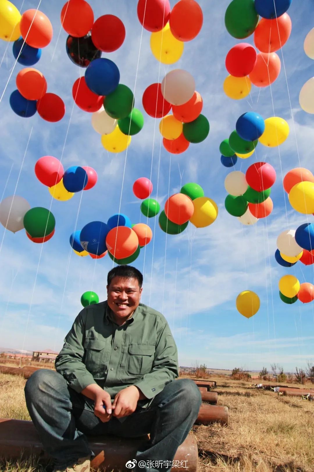 人生不设限 | 侣行夫妇直面高"烤" ,在敦煌沙漠吃火锅