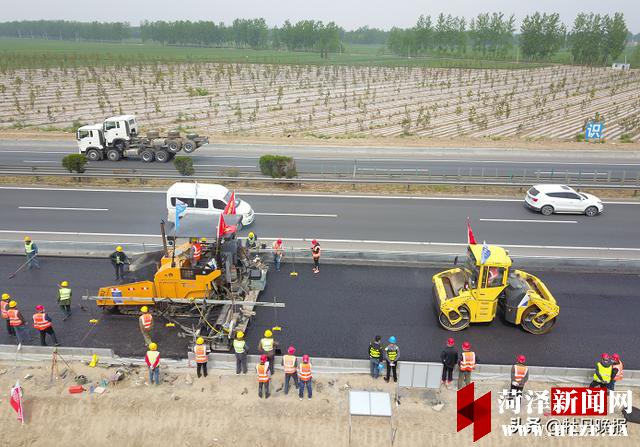 战疫情保工期比贡献”创先争优劳动竞赛系列报道---日兰高速公路巨野西至菏泽段改扩建工程有序推进