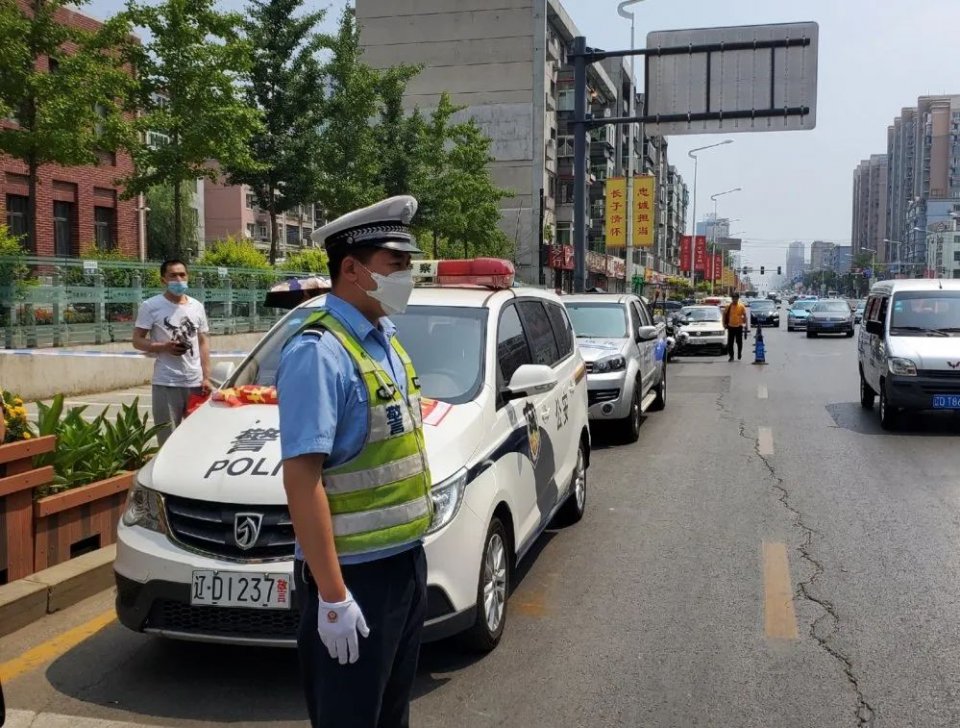 中考之约,抚顺交警为梦想添翼,全力护航青春追梦