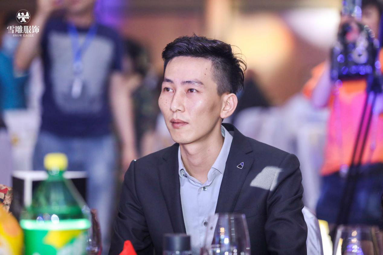 董事长的着装_职业女性着装图片(3)