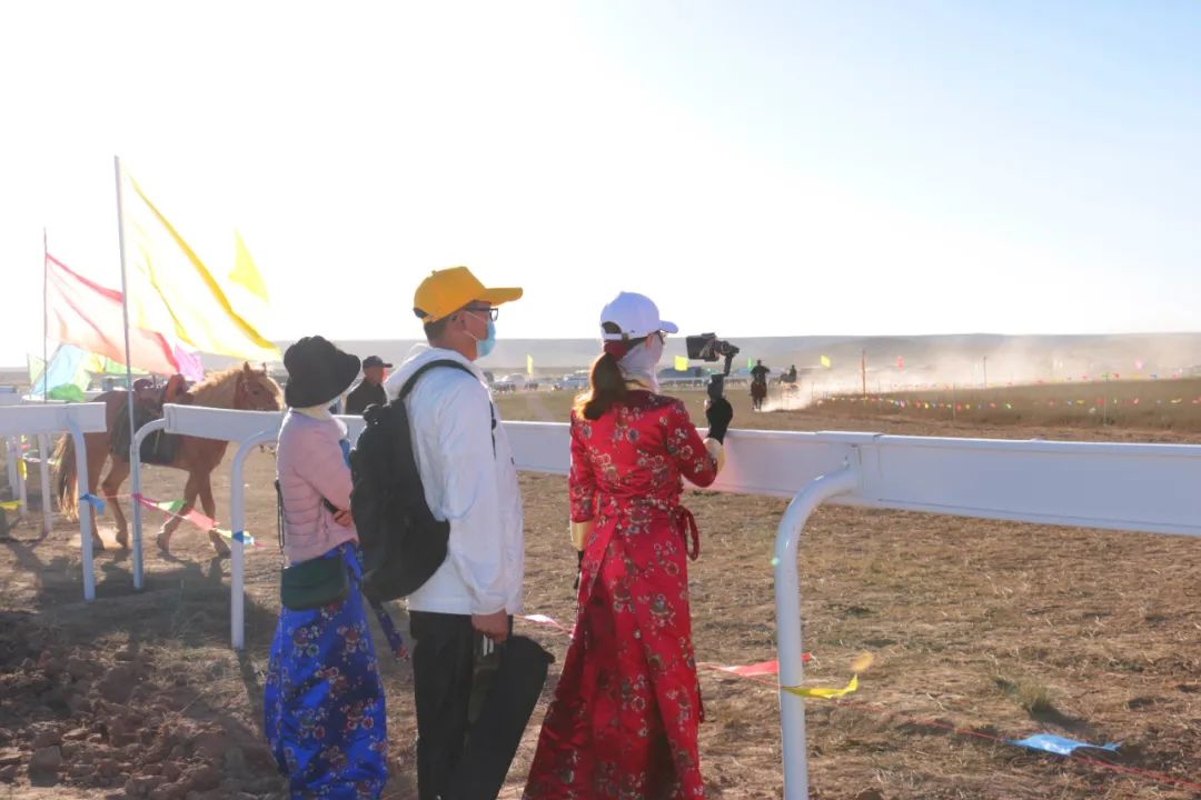 夏日草原，天祝赛马大会盛况空前