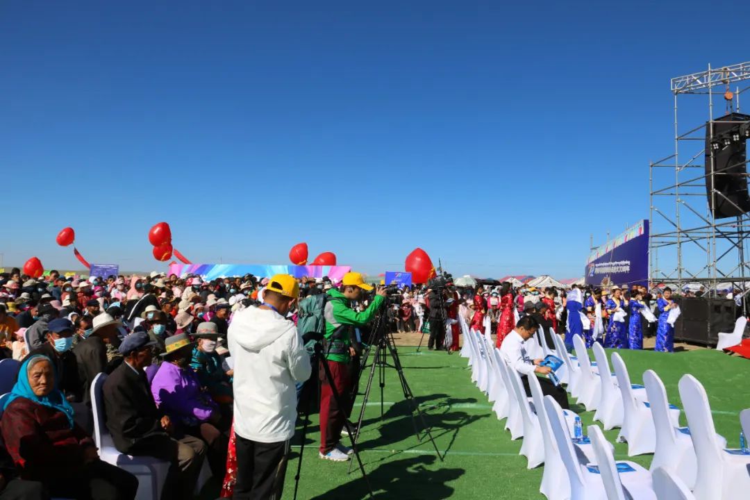 夏日草原，天祝赛马大会盛况空前