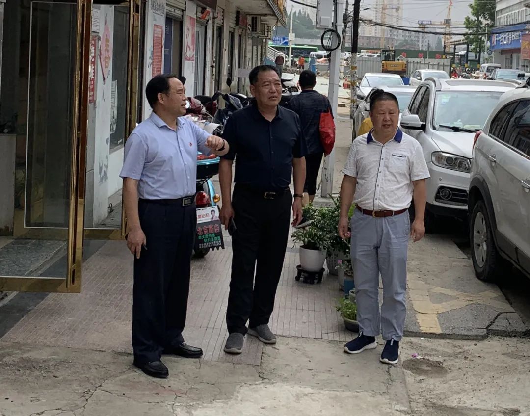 7月29日上午,信阳市人大常委会副主任,羊山新区党委书记陈延虎到羊山