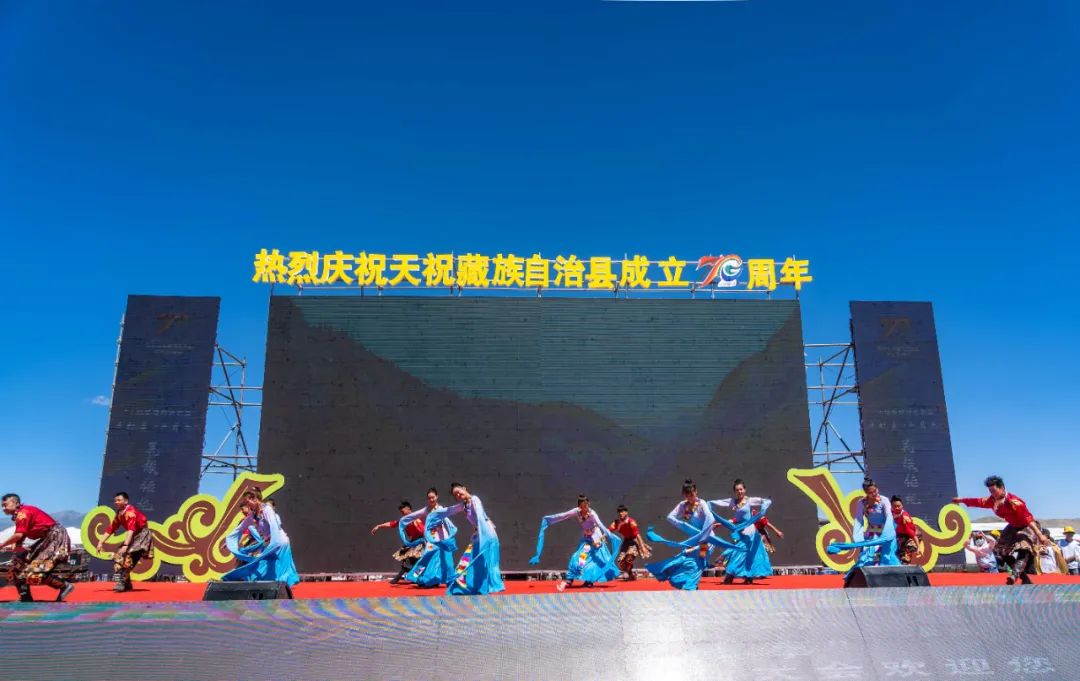 夏日草原，天祝赛马大会盛况空前