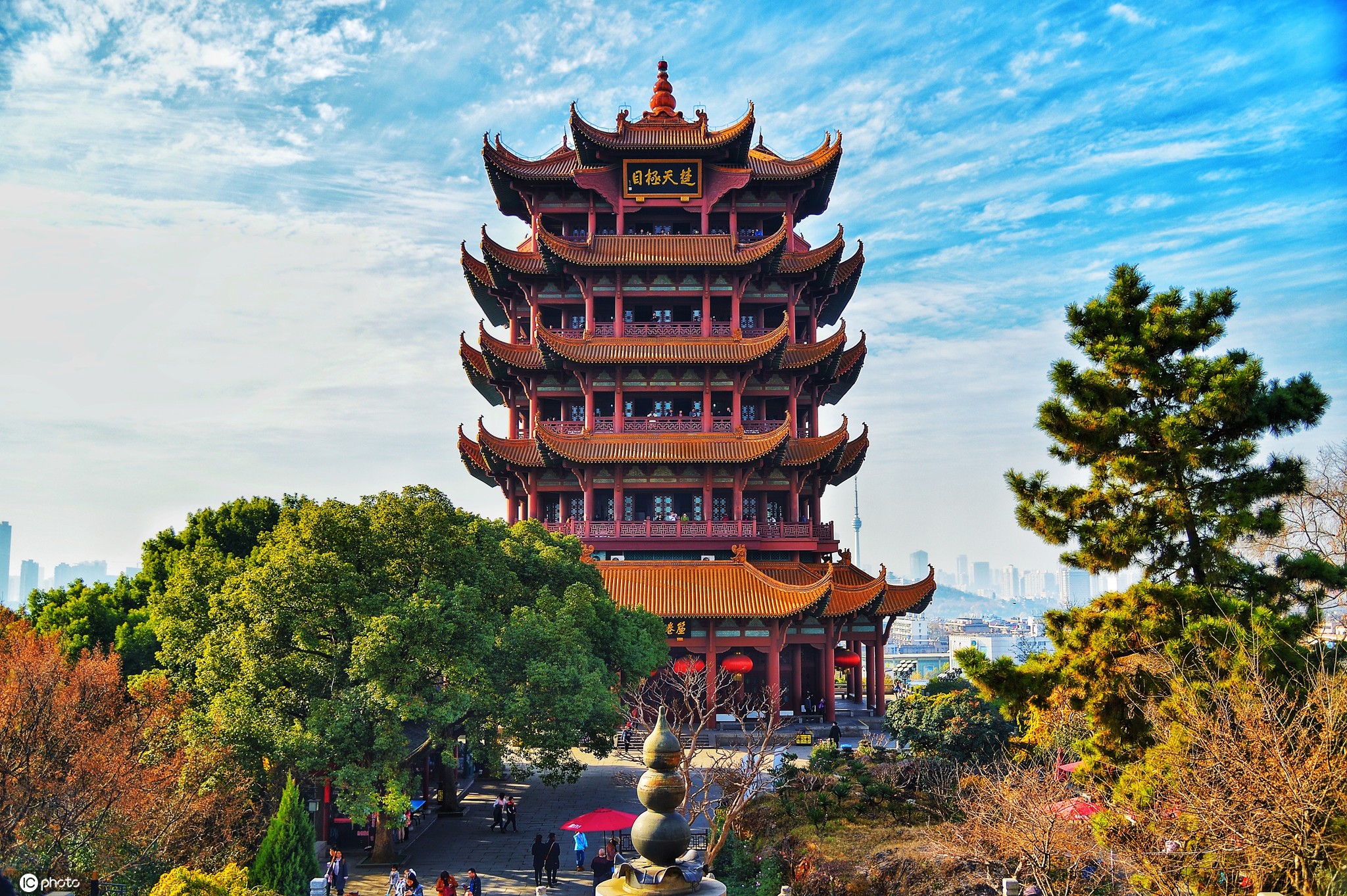 武汉“免票游”响应热烈 黄鹤楼日接待量触及上限