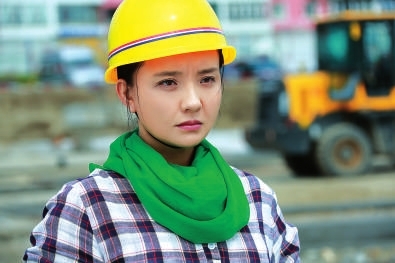 克服恐高爬高架绑钢筋 兰州莎莎孙茜获赞"剧抛脸"