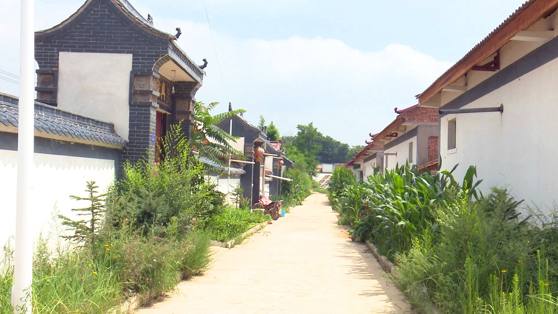 华亭:易地搬迁挪"穷窝" 2660名农户迎来新生活