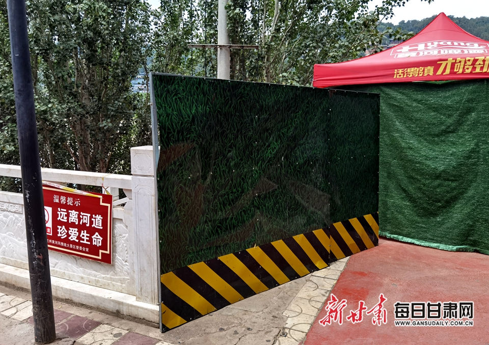 进入河道的通道被封闭