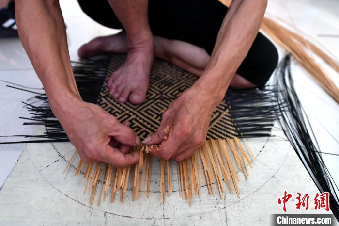 醉心竹编五十多年福建七旬竹编艺人编出新“花样”