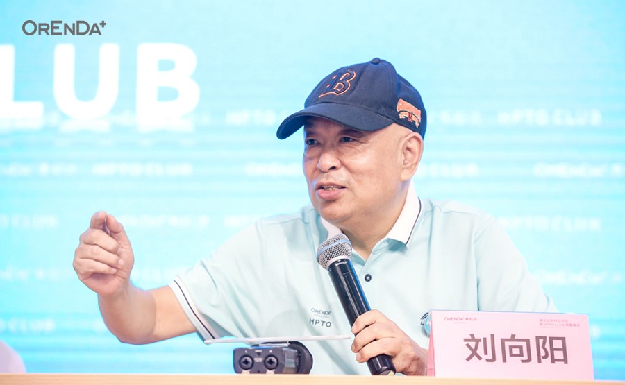 与我爱运动集团创始人徐世刚等嘉宾出席开业仪式,并在现场围绕"健康