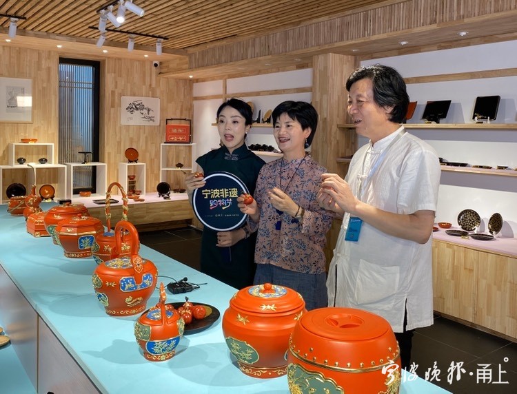 局长馆长直播带货越窑青瓷、棠岙纸……非遗产品也开始潮卖了！