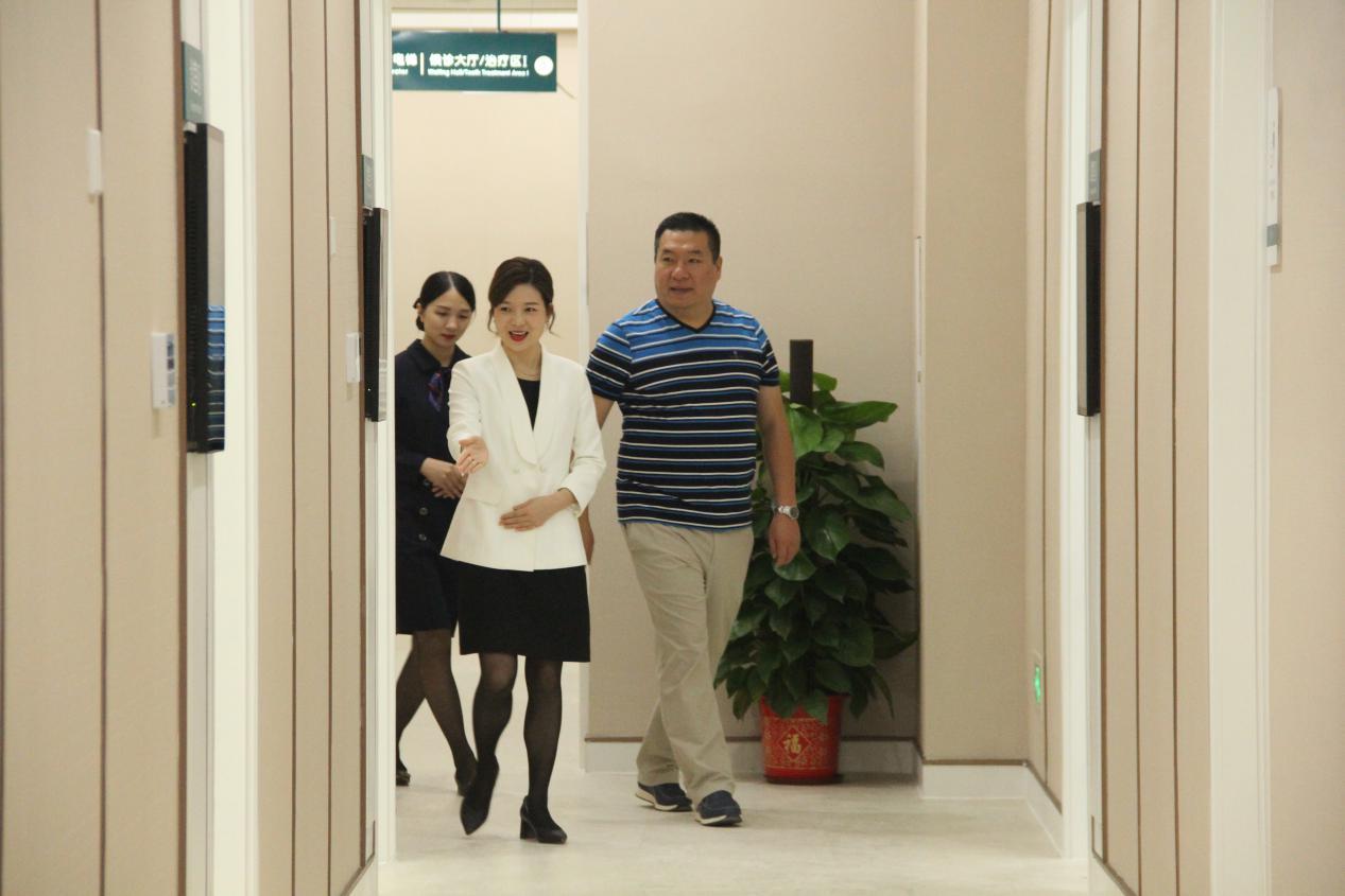 现场直击佛山电视台著名美食节目主持人选择登特口腔看牙全过程